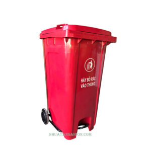 thung-rac-240l-dap-chan-giua-do